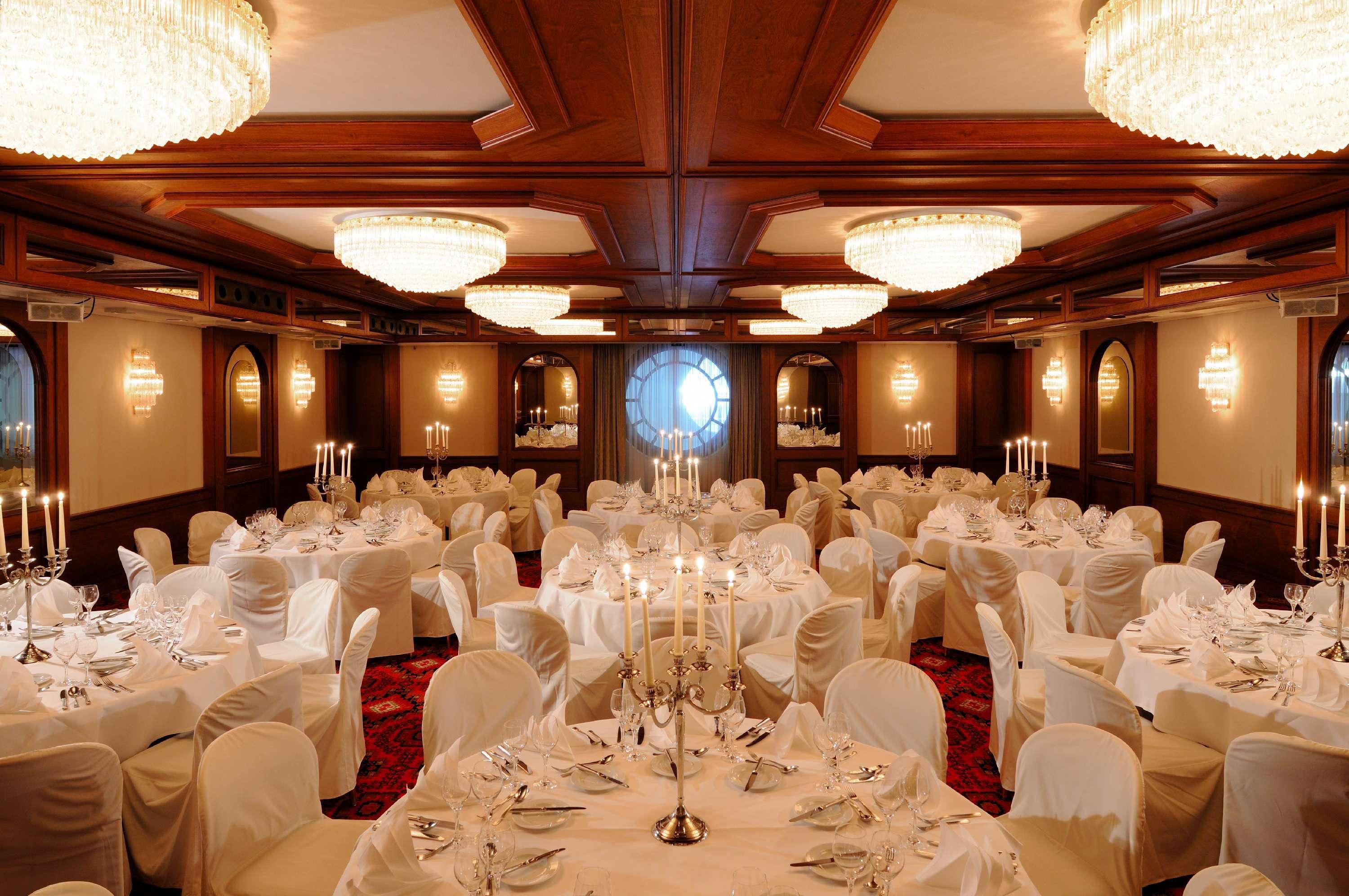 Maritim Hotel Koln Luaran gambar The restaurant of the hotel