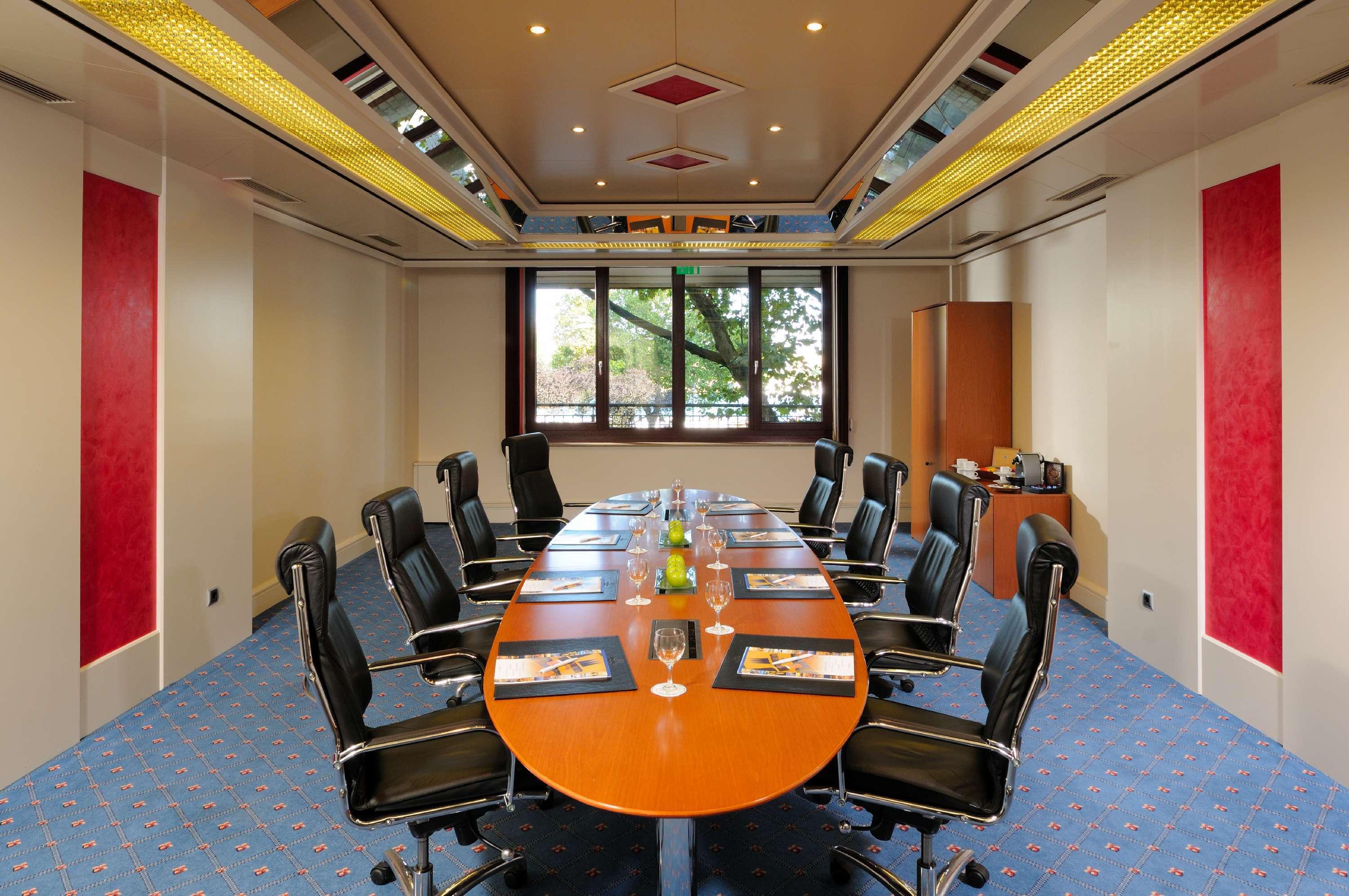 Maritim Hotel Koln Luaran gambar Meeting room in the hotel