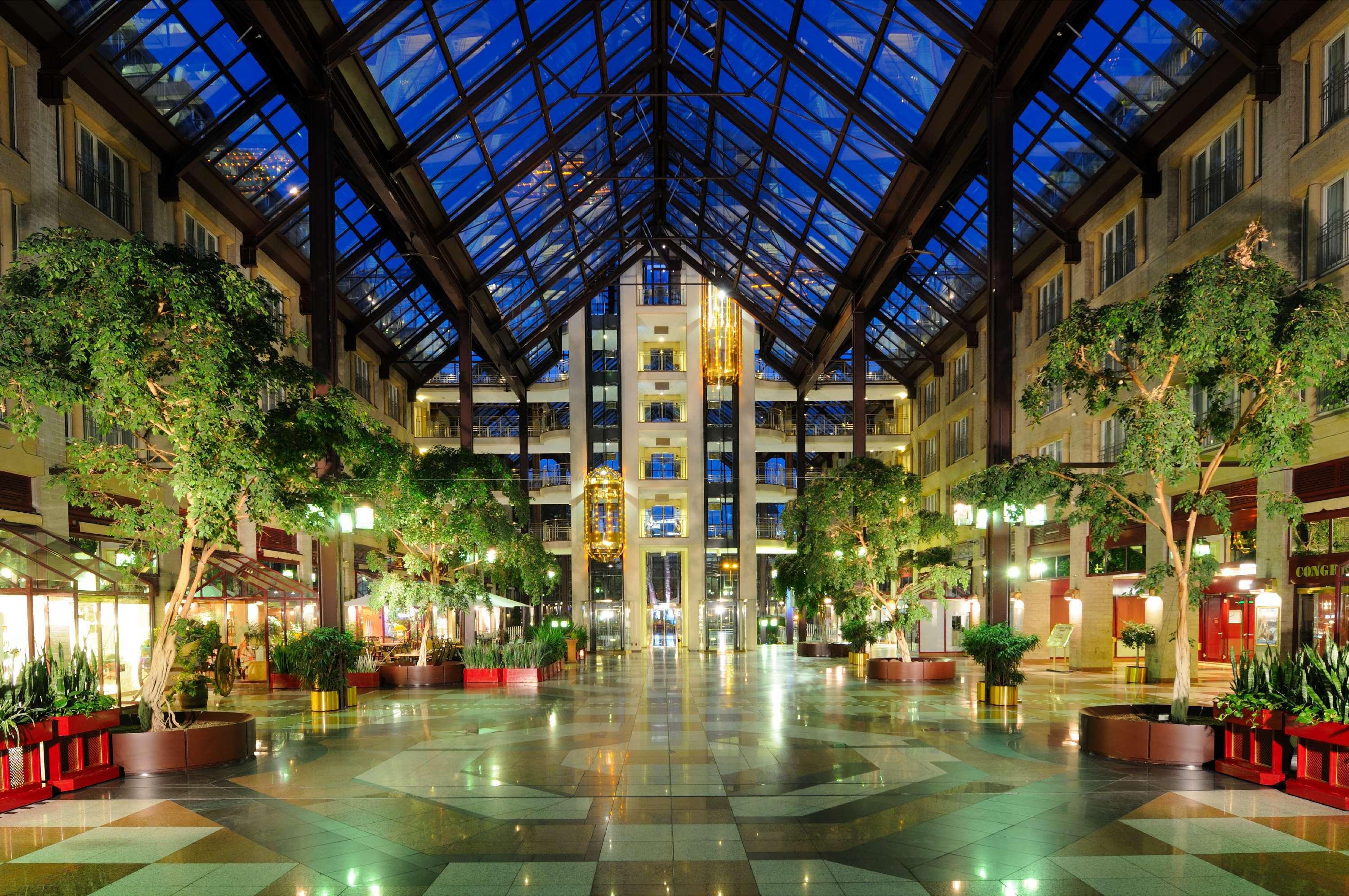 Maritim Hotel Koln Luaran gambar The interior of the hotel