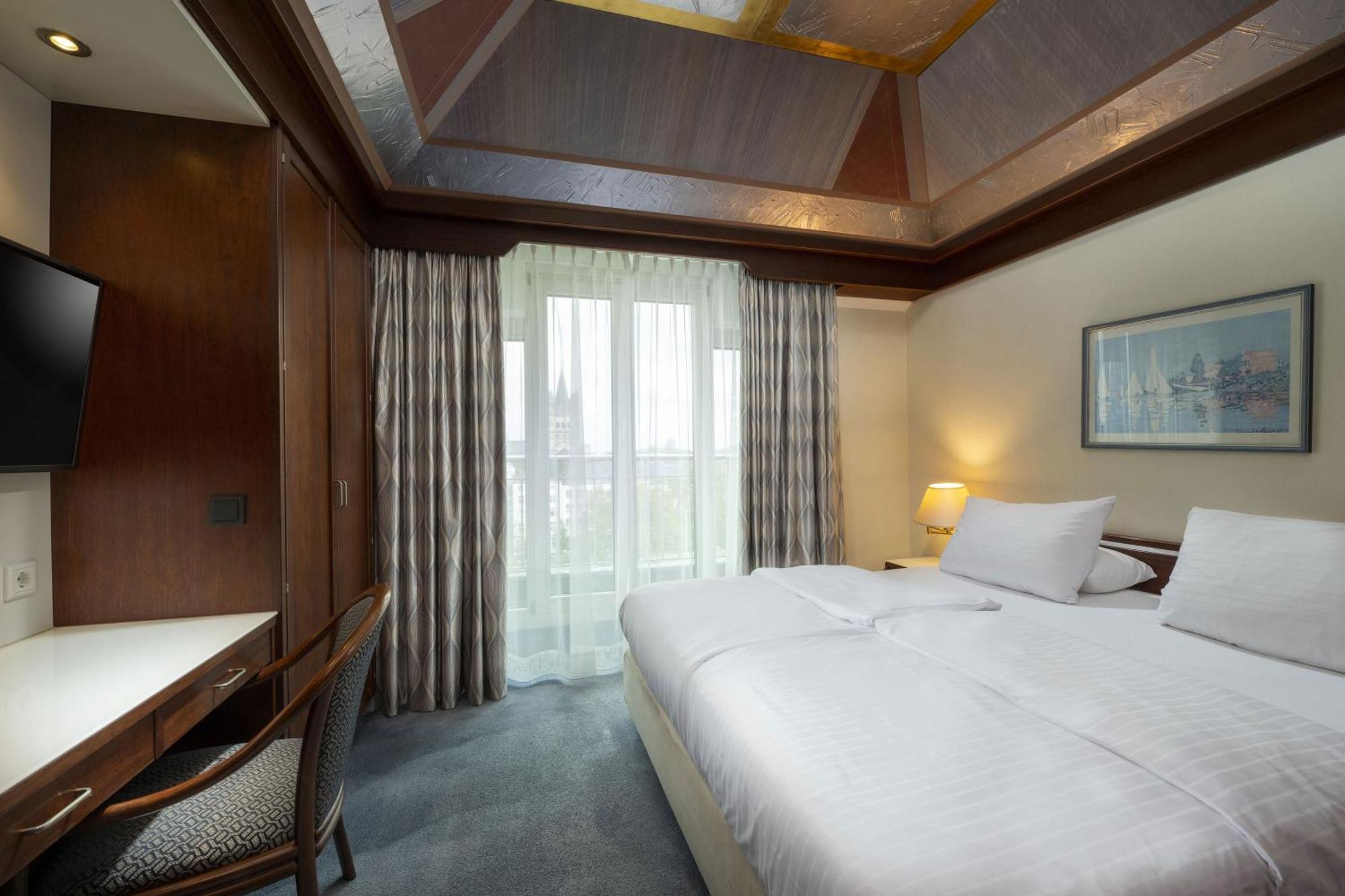 Maritim Hotel Koln Luaran gambar Room of the hotel