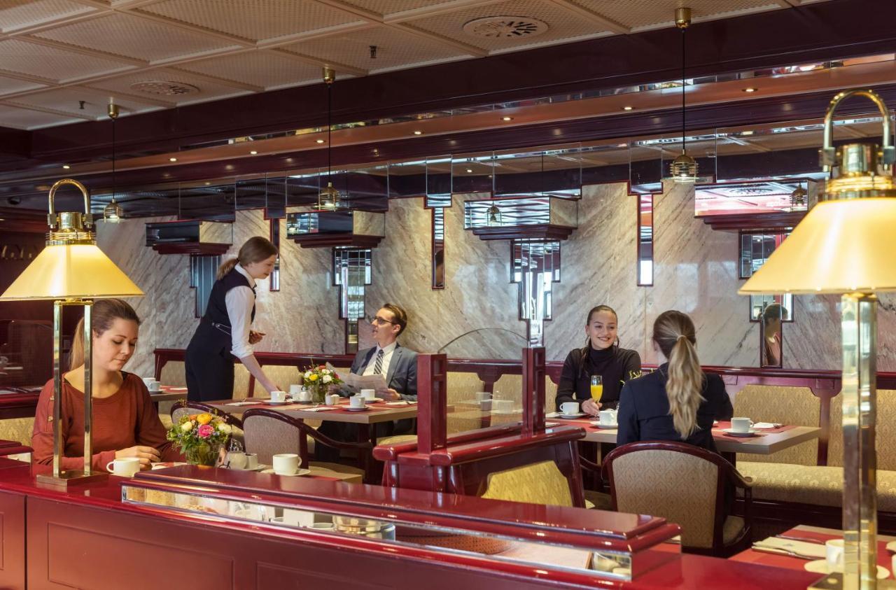 Maritim Hotel Koln Luaran gambar Breakfast at the Mandarin Oriental Munich